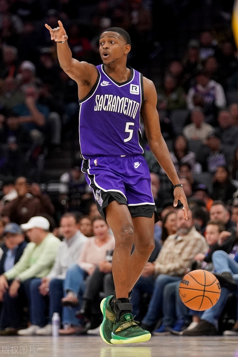 尼克斯碾压意大利男篮，拉文惊艳世界