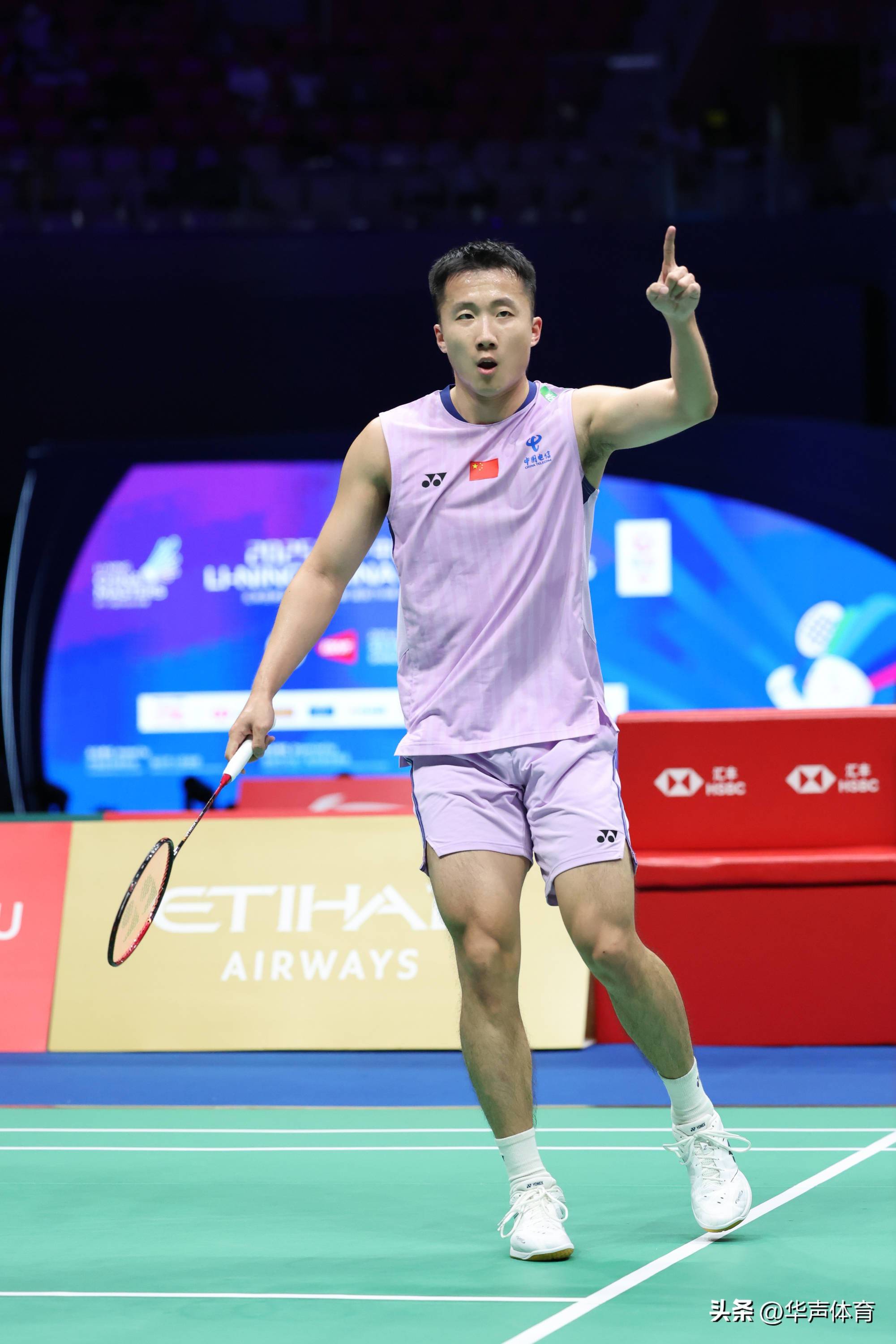 包含中国羽毛球队力克丹麦羽毛球队，辛杜三分雨点燃全场的词条