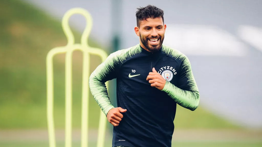 包含热那亚前锋伤愈复出，期待他的爆发带领球队的词条