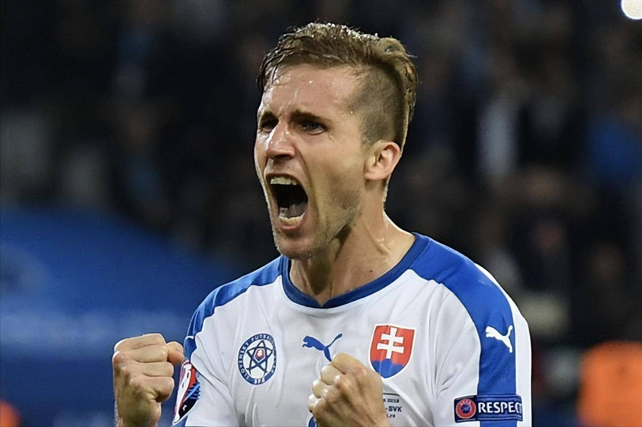 米兰体育-包含德国队大胜俄罗斯，欧预赛前途一片春风的词条