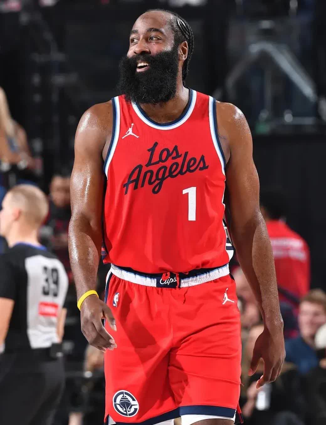 米兰体育-包含快船战胜雄鹿，保持不败金身的词条