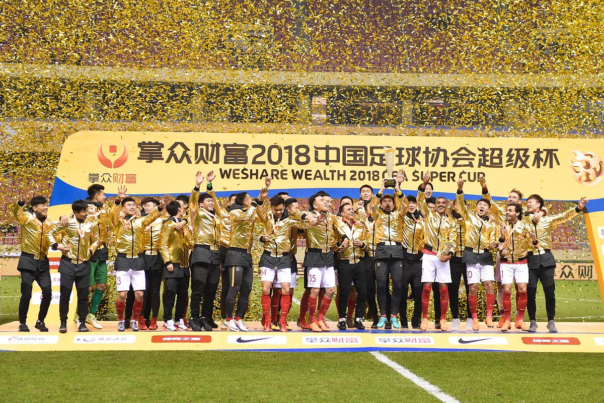 米兰体育网页版-包含球场上的荣耀之战，激烈角逐展开的词条