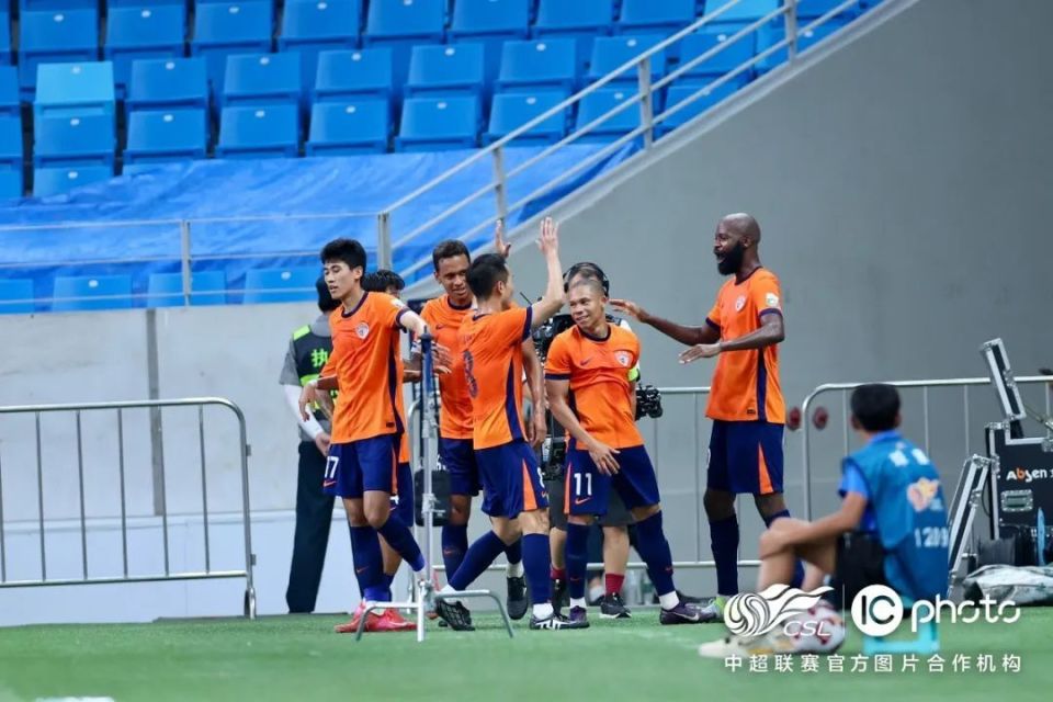 米兰体育官网-青岛海牛主场遭遇两连败，球迷失落沮丧的简单介绍