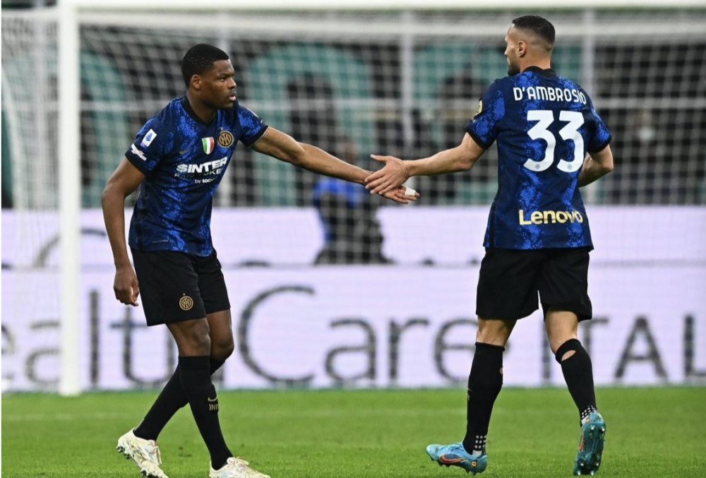 米兰体育入口-关于AC米兰胜出客场，继续领跑积分榜的信息