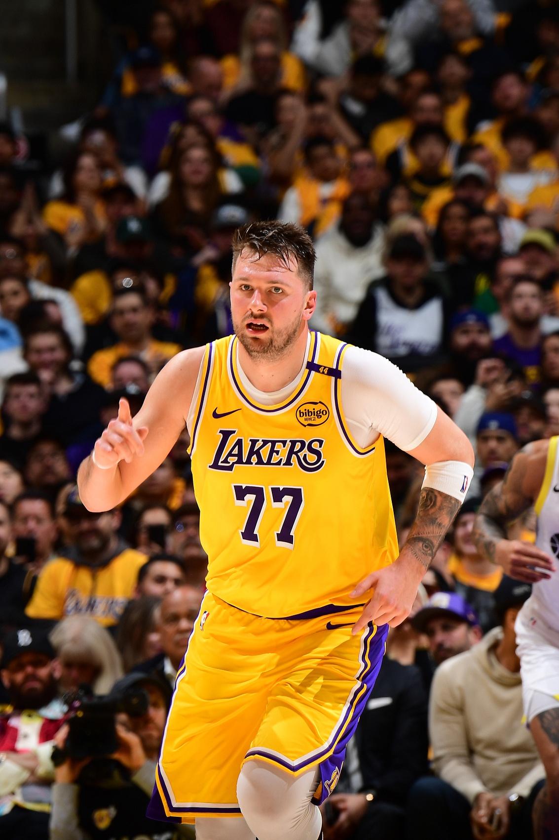 NBA常规赛：雄鹿队火力全开轻松赢下对手的简单介绍