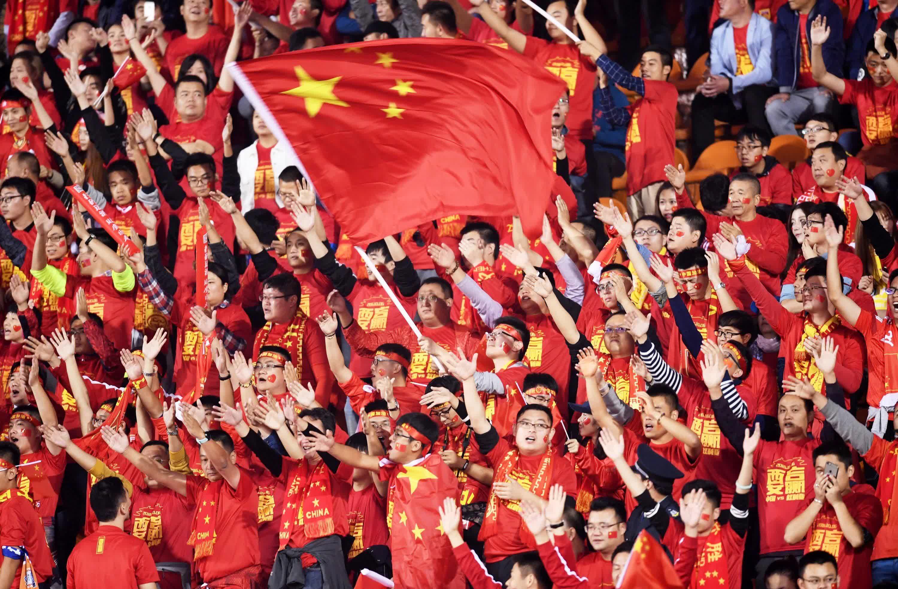 包含亚洲队员奋力争胜，展现永不言败的词条