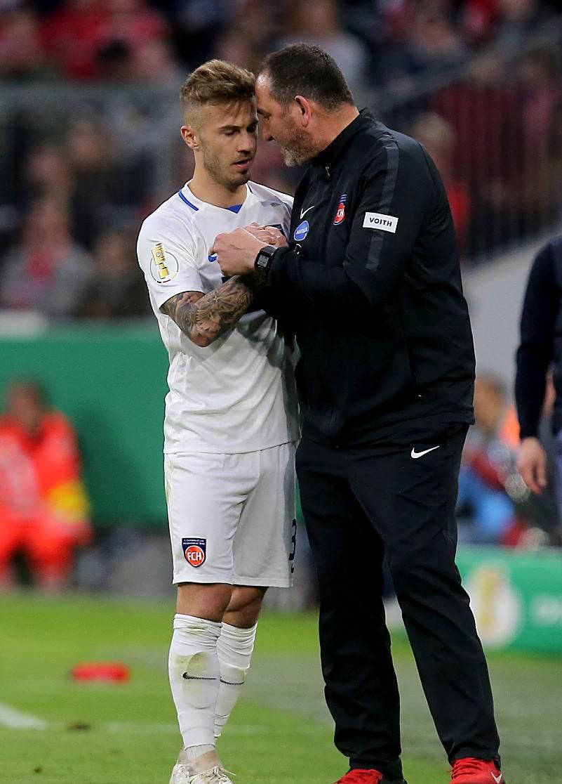 米兰登录入口-奥格斯堡重回胜利轨道，摆脱连败阴影的简单介绍