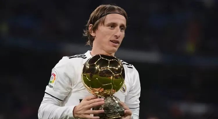 包含皇马横扫克罗地亚，卡塞米罗惊艳四座的词条