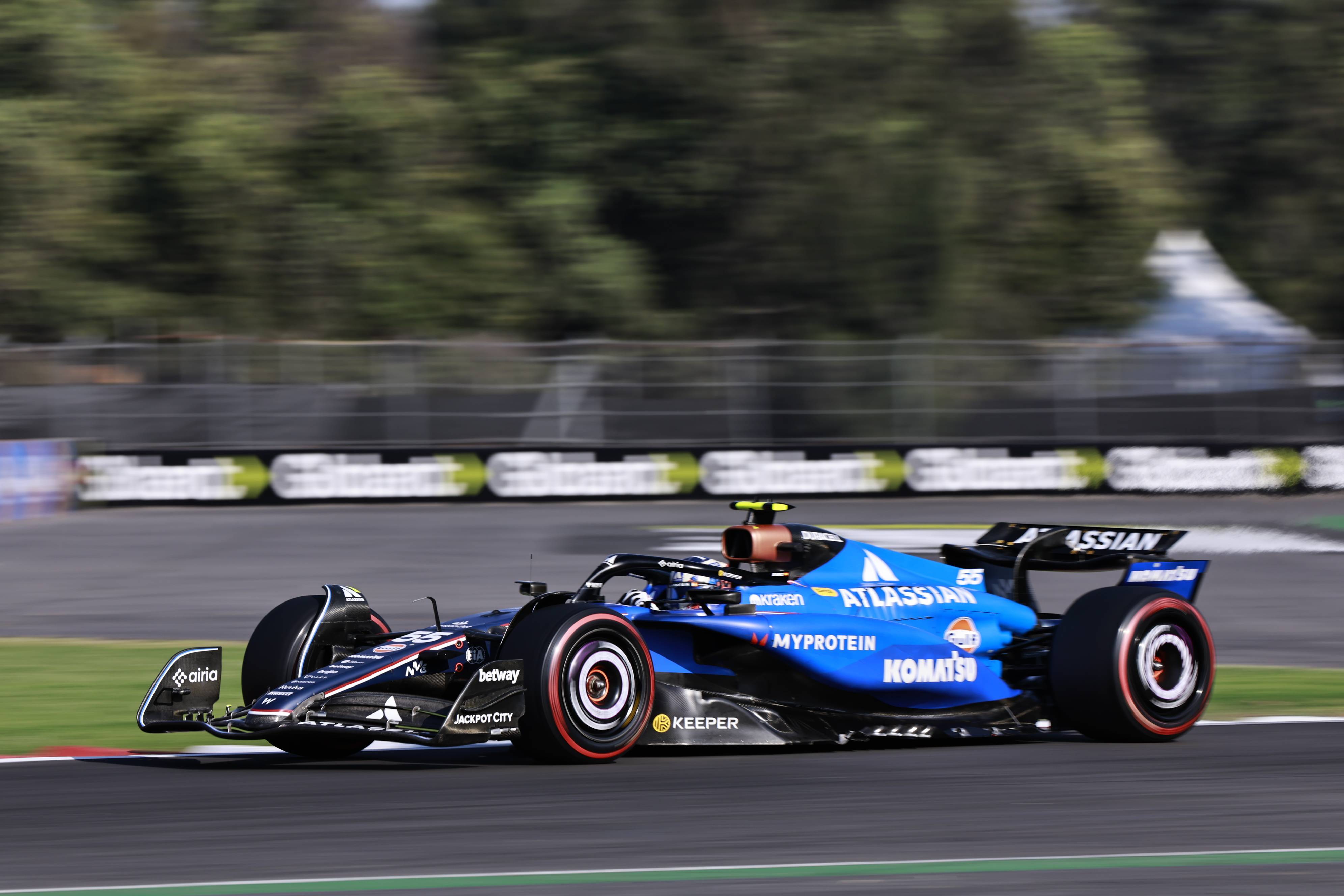 关于红牛二队鏖战迈凯伦，塞恩斯高光表现的信息