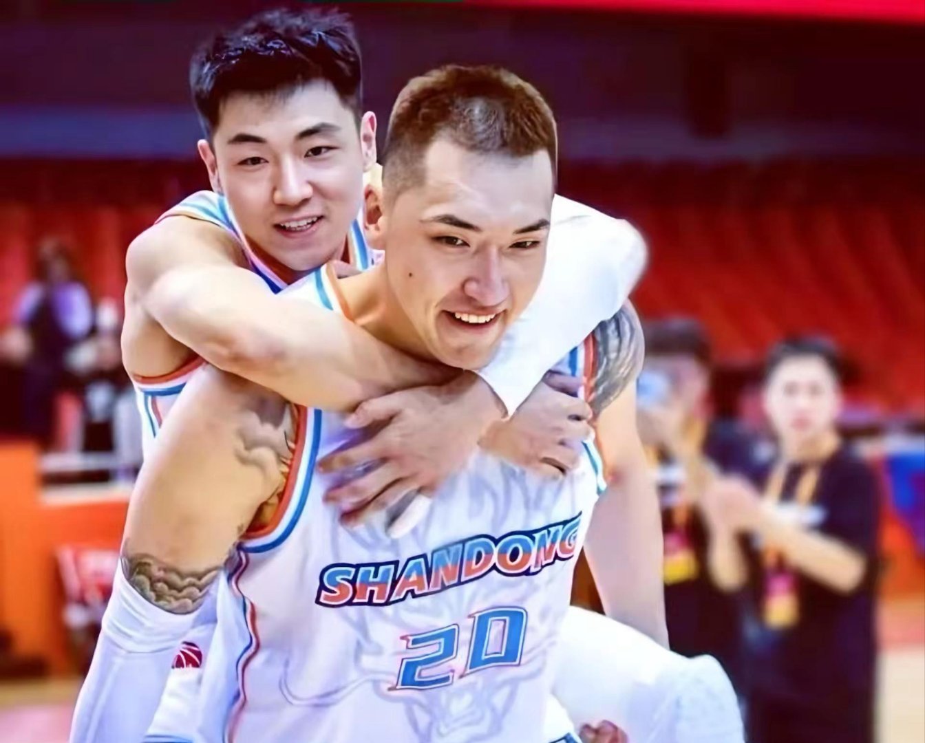 包含独行侠碾压山东队,陶汉林刷新纪录的词条 包含独行侠碾压山东队,陶汉林刷新纪录的词条