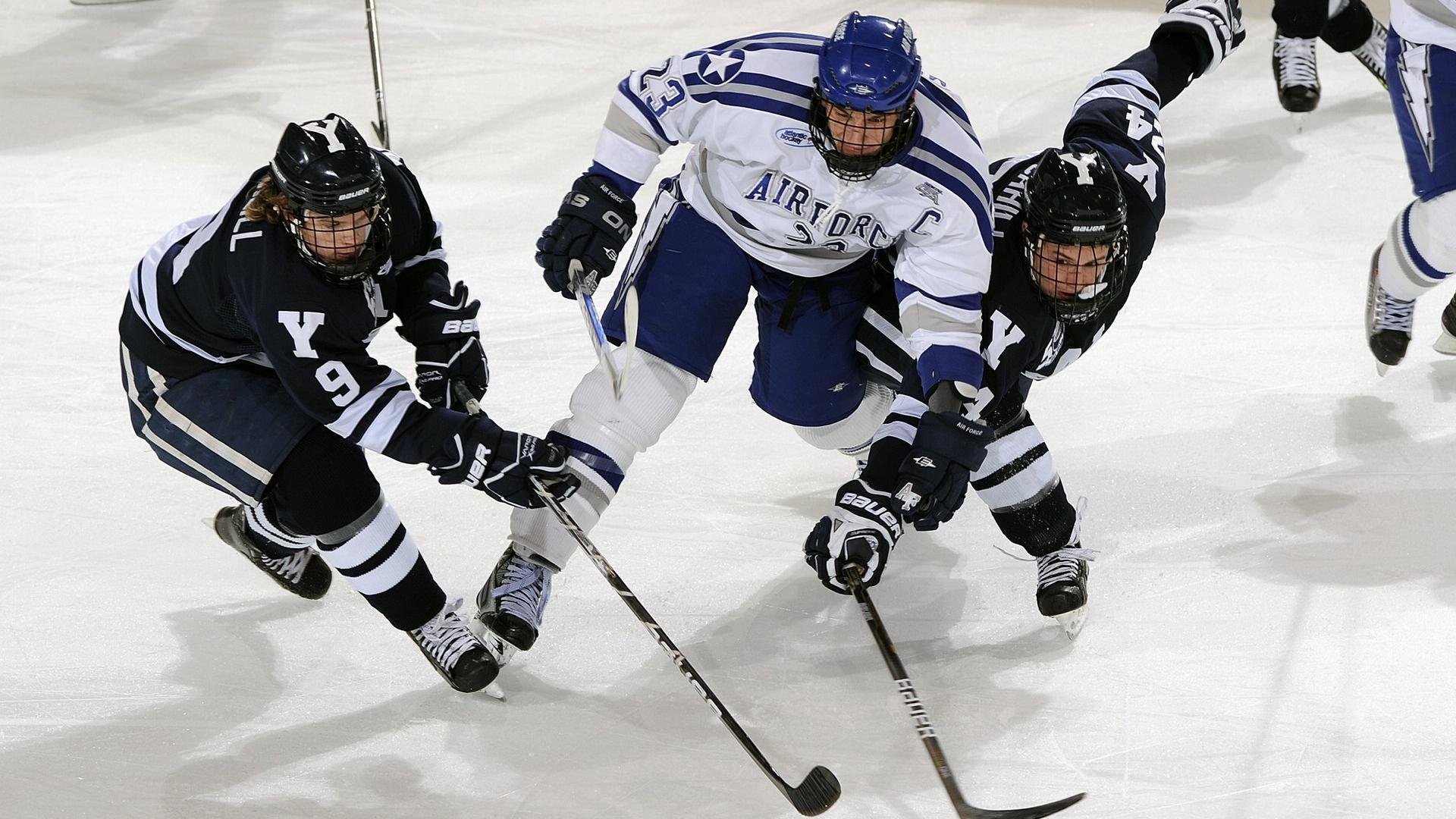 米兰体育app入口-上海队硬仗取胜老鹰，霍勒迪关键回合不手软